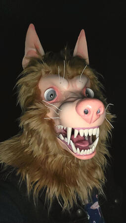 Up close photo of a Ragsy's Michigan Dogman cosplay, snarling at the camera.